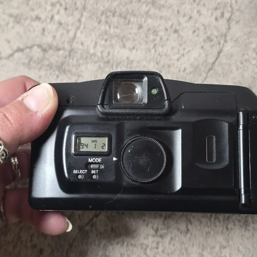 Canon Sure Shot 80 Tele Film Camera Black *Lens flaps wont open